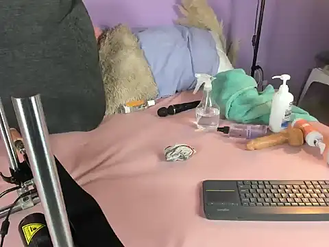 Little lili19 online show from 04/05/26, 08:39