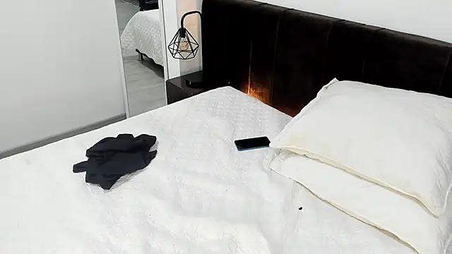 AbrilSonne online show from 03/19/25, 10:53