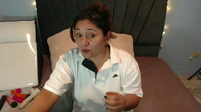 AngelRouss online show from 02/01/25, 04:24