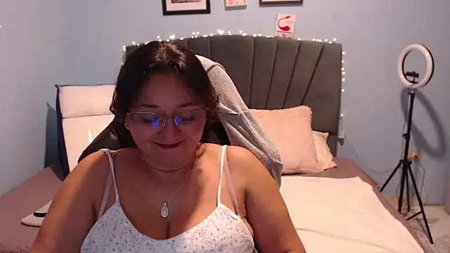 AngelRouss online show from 02/28/25, 03:04