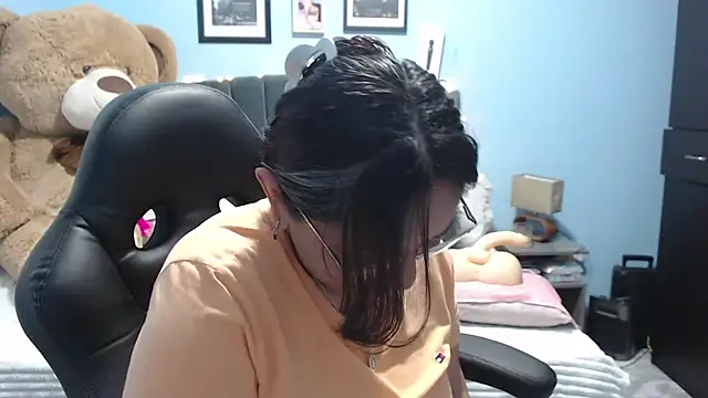 AngelRouss online show from 10/31/25, 03:18