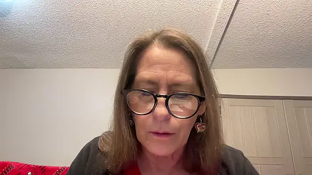 Snapshot of Keywest_Kate chatting on 01/01/25, 04:50 Keywest Kate online show from 01/01/25, 04:50