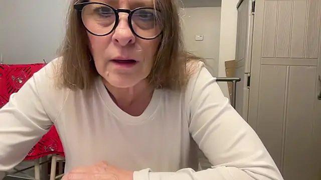 Snapshot of Keywest_Kate chatting on 01/07/25, 01:17 Keywest Kate online show from 01/07/25, 01:17