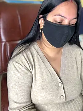 FlatVincy4 online show from 12/05/25, 04:43