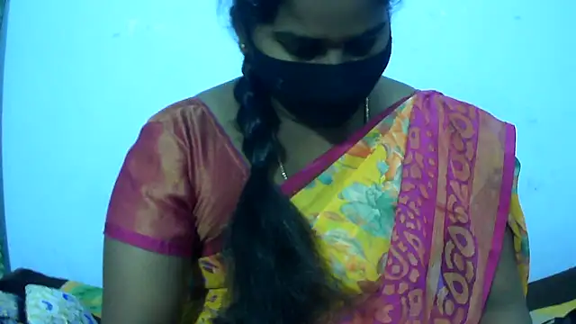 Snapshot of telugu_indhu_0001 chatting on 10/02/25, 10:11 telugu indhu 0001 online show from 10/02/25, 10:11