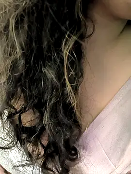 hot menka online show from 03/12/25, 07:17