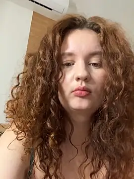 Snapshot of Anna_Desire_ chatting on 12/14/25, 06:01 Anna Desire online show from 12/14/25, 06:01