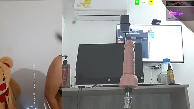 Snapshot of mariana_1_ chatting on 02/12/25, 07:44 mariana 1 online show from 02/12/25, 07:44