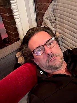 Johnny Bottoms online show from 12/17/25, 04:35