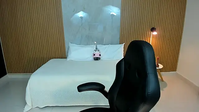 martina roldam online show from 10/28/25, 10:01