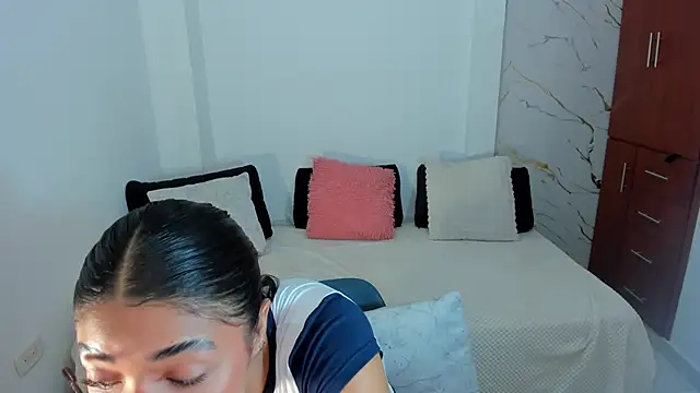 Snapshot of martina_roldam chatting on 06/27/26, 01:21 martina roldam online show from 06/27/26, 01:21