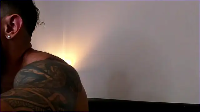 Snapshot of BradLeon_ chatting on 09/25/25, 07:50 BradLeon  online show from 09/25/25, 07:50