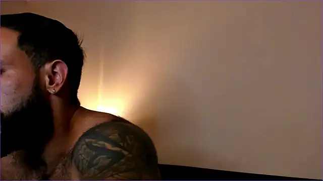 Snapshot of BradLeon_ chatting on 10/06/25, 06:49 BradLeon  online show from 10/06/25, 06:49