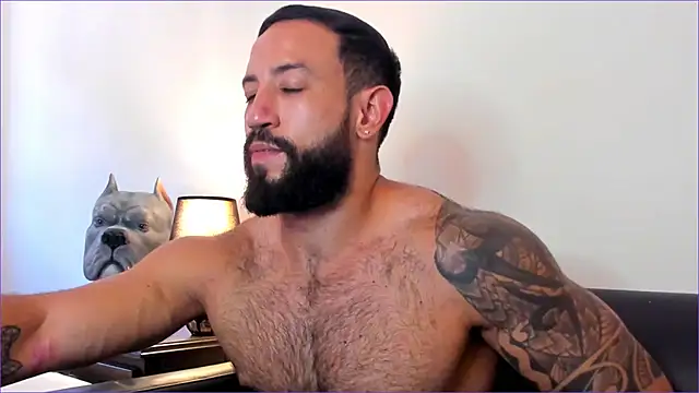 Snapshot of BradLeon_ chatting on 10/07/25, 07:22 BradLeon  online show from 10/07/25, 07:22