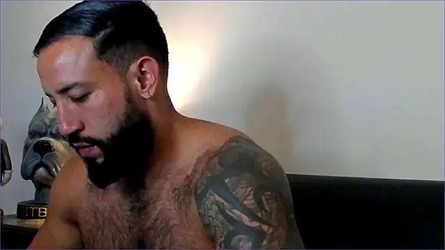 Snapshot of BradLeon_ chatting on 10/29/25, 10:11 BradLeon  online show from 10/29/25, 10:11