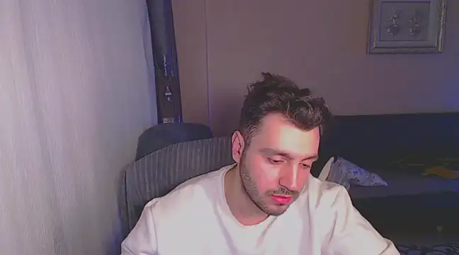 handsomeee04 online show from 03/05/25, 10:32