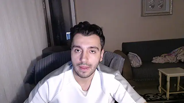 handsomeee04 online show from 09/30/25, 12:59