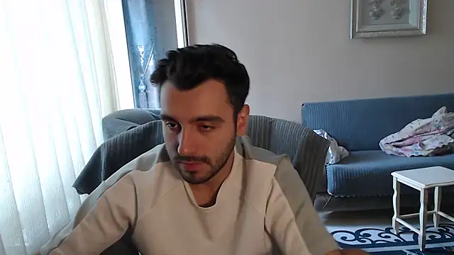 handsomeee04 online show from 10/03/25, 12:57