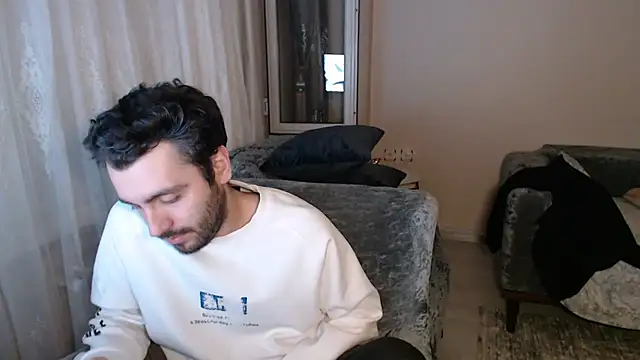 handsomeee04 online show from 04/21/26, 12:23