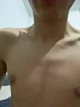 Snapshot of ekskekejejej chatting on 03/04/25, 07:43 ekskekejejej online show from 03/04/25, 07:43