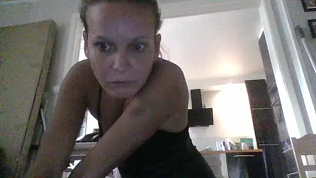 Snapshot of Kennethkine chatting on 10/16/25, 08:37 Kennethkine online show from 10/16/25, 08:37