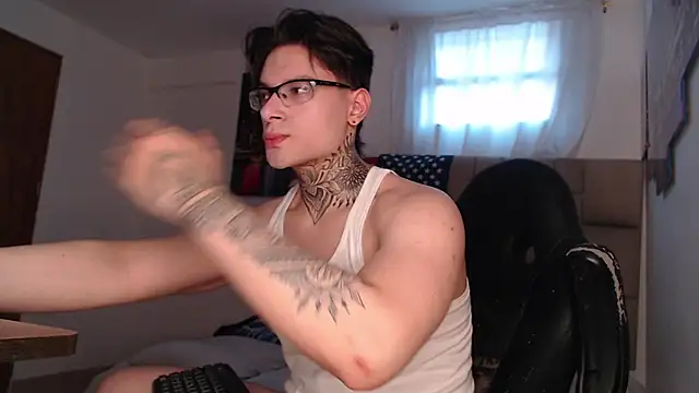 DennisWalkerr online show from 01/01/25, 09:20