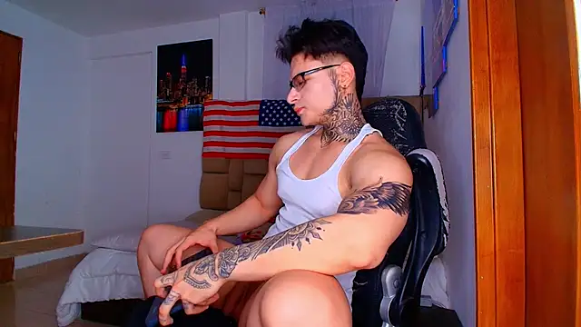 DennisWalkerr online show from 12/03/25, 10:41