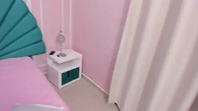 Snapshot of Daphne_Fox_ chatting on 01/19/25, 06:31 Daphne Fox online show from 01/19/25, 06:31