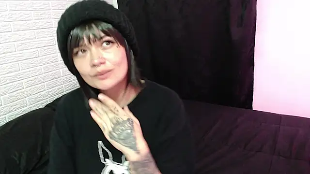 Snapshot of rousstattoo chatting on 12/29/24, 01:34 rousstattoo online show from 12/29/24, 01:34