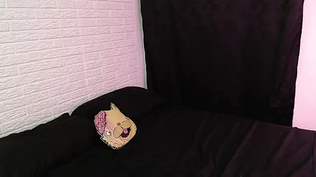 Snapshot of rousstattoo chatting on 01/21/25, 03:15 rousstattoo online show from 01/21/25, 03:15