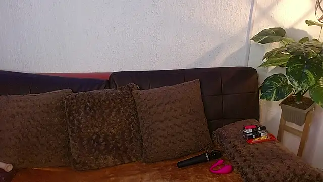 nikkystorm1  online show from 12/19/25, 02:57