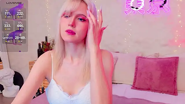 Snapshot of NellieLoyns chatting on 10/29/25, 05:14 NellieLoyns online show from 10/29/25, 05:14