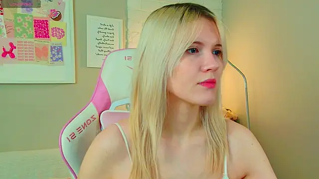 Snapshot of NellieLoyns chatting on 12/02/25, 05:19 NellieLoyns online show from 12/02/25, 05:19