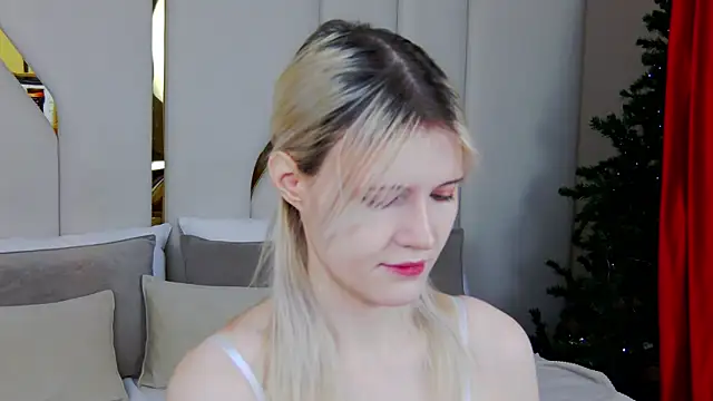 NellieLoyns online show from 12/16/25, 05:18