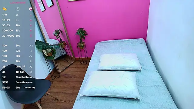 Snapshot of MommyHelpsmee chatting on 02/21/25, 10:15 MommyHelpsmee online show from 02/21/25, 10:15