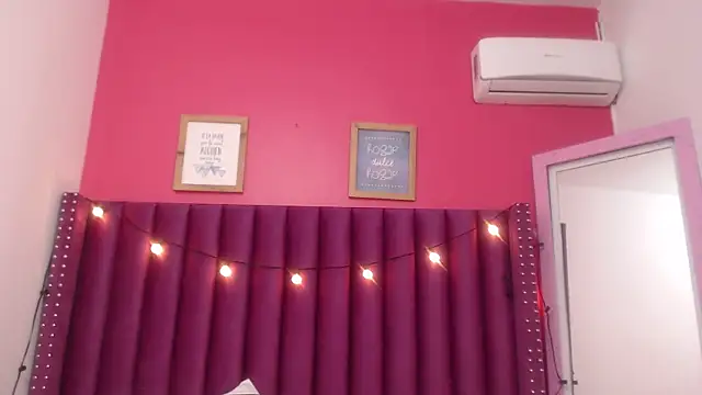 Snapshot of MommyHelpsmee chatting on 02/26/25, 06:37 MommyHelpsmee online show from 02/26/25, 06:37