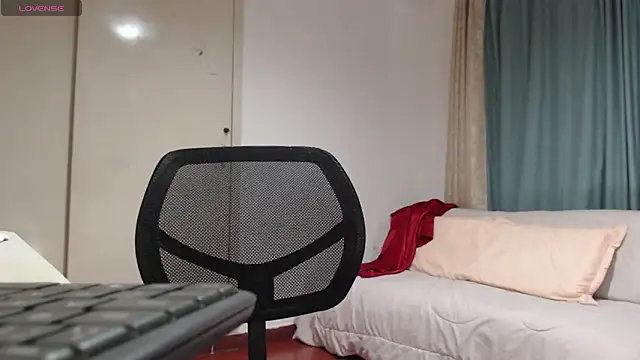 Snapshot of MommyHelpsmee chatting on 11/11/25, 10:15 MommyHelpsmee online show from 11/11/25, 10:15