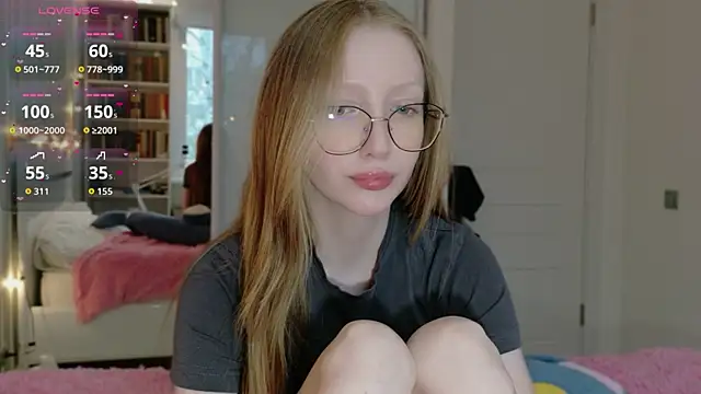 Awwwrora online show from 04/22/26, 01:34