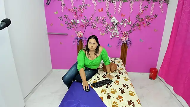 kariragapeass18 online show from 01/19/25, 02:47