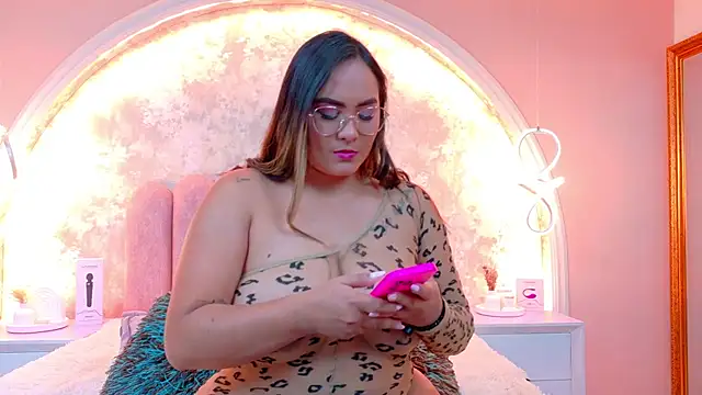 MiaLaurents online show from 11/15/25, 05:05