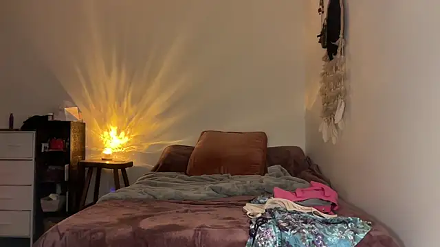 leahsparkles online show from 10/02/25, 05:25