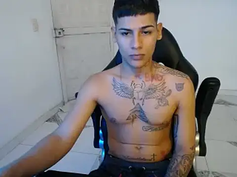 Snapshot of Clyde019 chatting on 12/28/24, 02:21 Clyde019 online show from 12/28/24, 02:21