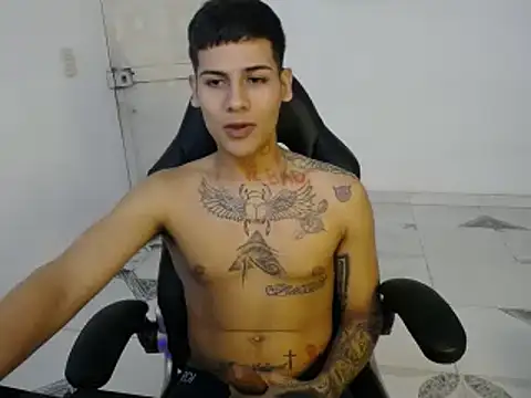 Snapshot of Clyde019 chatting on 01/02/25, 08:46 Clyde019 online show from 01/02/25, 08:46