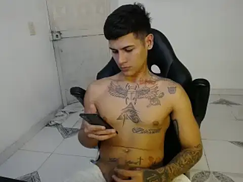 Snapshot of Clyde019 chatting on 01/03/25, 12:54 Clyde019 online show from 01/03/25, 12:54