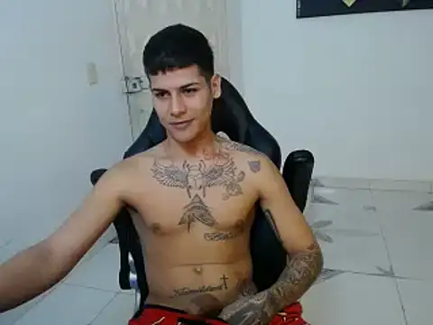 Snapshot of Clyde019 chatting on 01/05/25, 07:28 Clyde019 online show from 01/05/25, 07:28