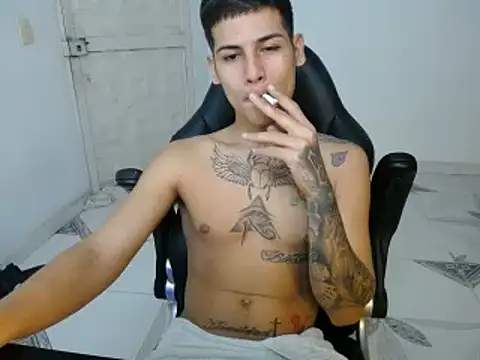 Snapshot of Clyde019 chatting on 01/09/25, 02:33 Clyde019 online show from 01/09/25, 02:33