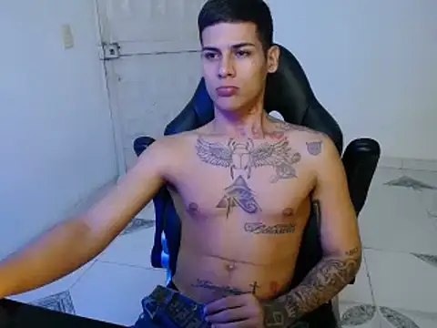 Snapshot of Clyde019 chatting on 01/09/25, 09:59 Clyde019 online show from 01/09/25, 09:59