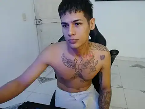 Snapshot of Clyde019 chatting on 01/12/25, 01:48 Clyde019 online show from 01/12/25, 01:48