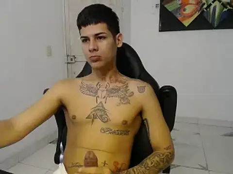 Snapshot of Clyde019 chatting on 01/13/25, 12:45 Clyde019 online show from 01/13/25, 12:45