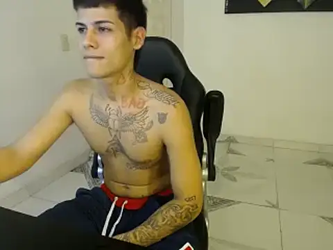 Snapshot of Clyde019 chatting on 01/14/25, 05:30 Clyde019 online show from 01/14/25, 05:30